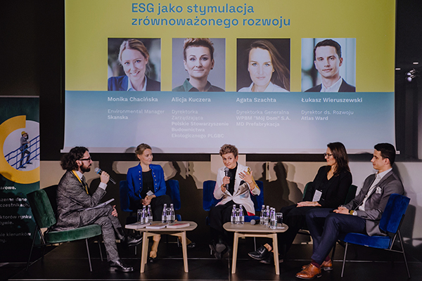 W panelu dyskusyjnym dotyczącym ESG głos zabrali: Monika Chacińska - spółka biurowa Skanska w CEE, Alicja Kuczera - Polskie Stowarzyszenie Budownictwa Ekologicznego PLGBC, Agata Szachta - WPBM „Mój Dom” S.A. MD Prefabrykacja oraz Łukasz Wieruszewski - Atlas Ward.