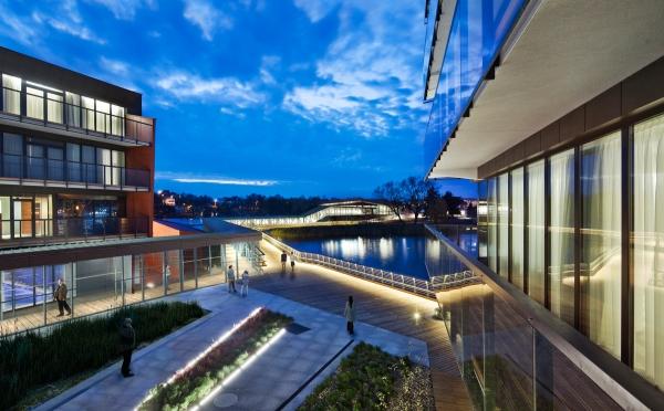 Hotel Mikołajki powiększy się o szklany tunel