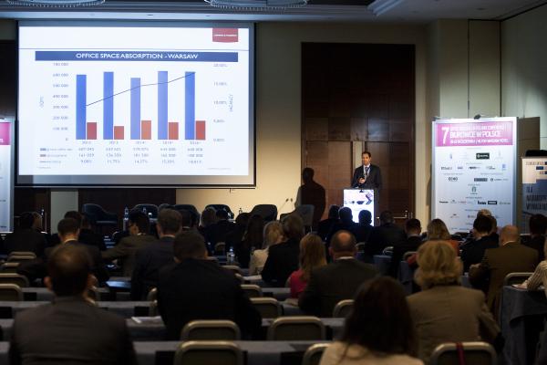 Regiony w górę, Warszawa w dół