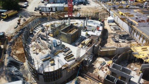 Budowa Business Garden Warszawa wychodzi z ziemi