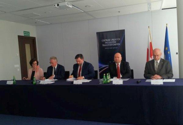 Pierwsze umowy na unijne dofinansowanie kolejowych projektów