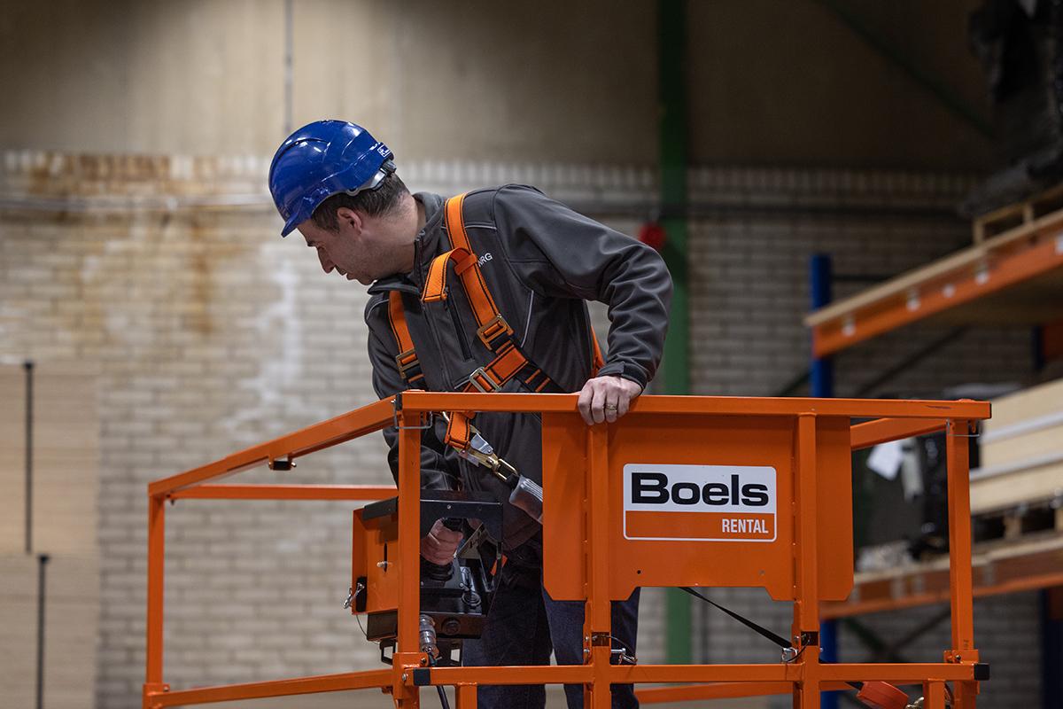 Zabezpieczenie przed upadkiem - ochrona podczas pracy na wysokości