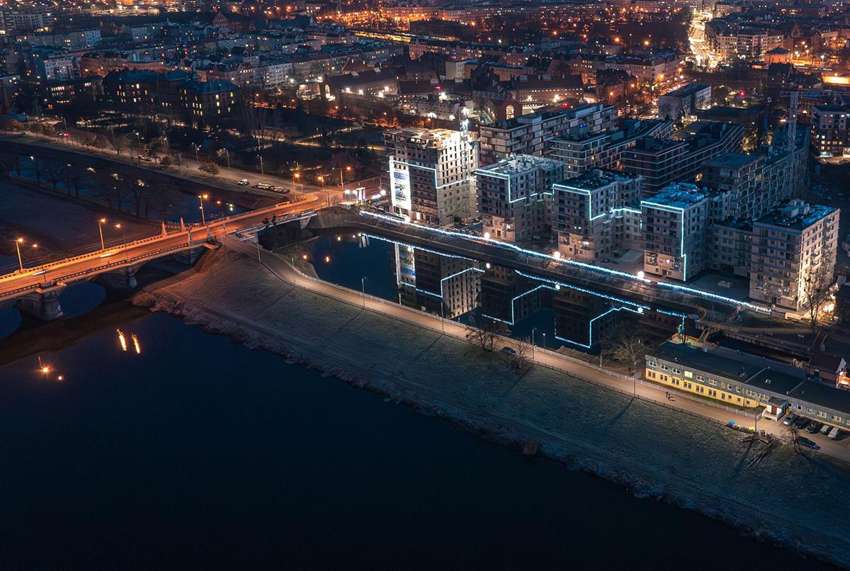 Wodoszczelny beton i biała wanna. Przystań Reymonta w budowie