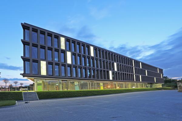 Szpital zamiast biurowca. Nowy kontrakt FB Antczak