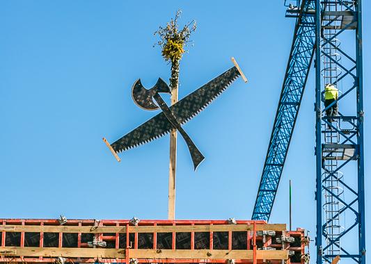 Ronson zawiesił wiechę nad Kamienicą Jeżyce