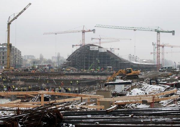 Trwa montaż torów na budowie stacji Łódź Fabryczna