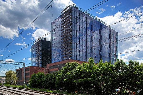 Alchemia na ostatniej prostej. Krawaty na elewacji