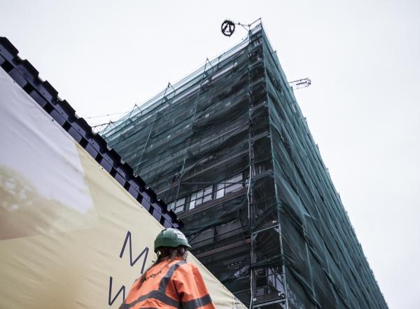 Na poznańskim biurowcu Maraton zawisła wiecha