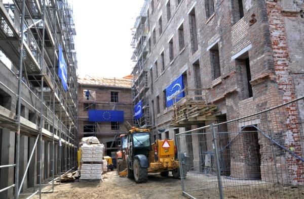 Zawisła wiecha na Centrum Kreatywności Targowa