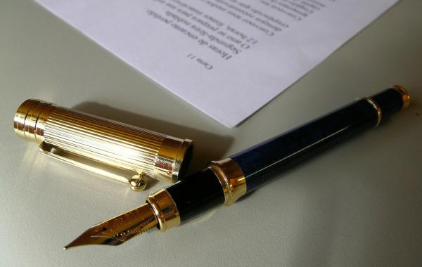 PHN kupuje biurowiec