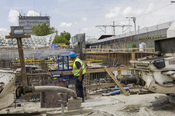 W budowie dworzec Warszawa Zachodnia i biurowiec West Station