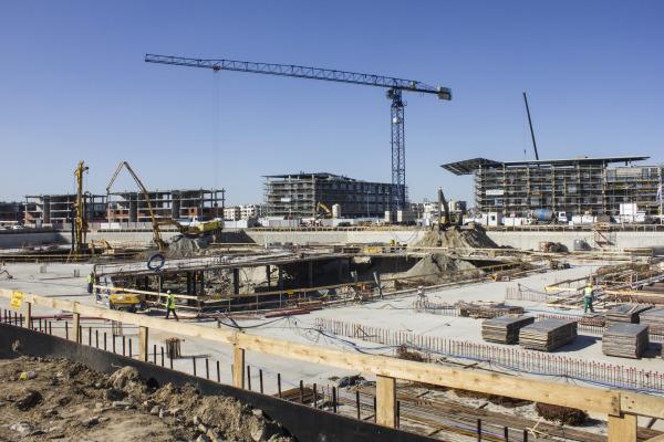 Warszawski biurowiec Royal Wilanów - prace przy wykopie podstropowym