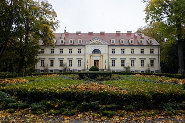 Ogrody Przelewice - rusza modernizacja zabytkowego folwarku