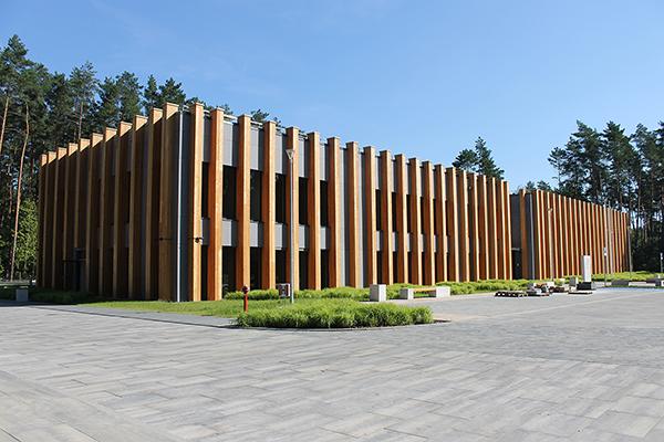 Ekoinbud z większym portfelem zleceń na obiekty modułowe z drewna