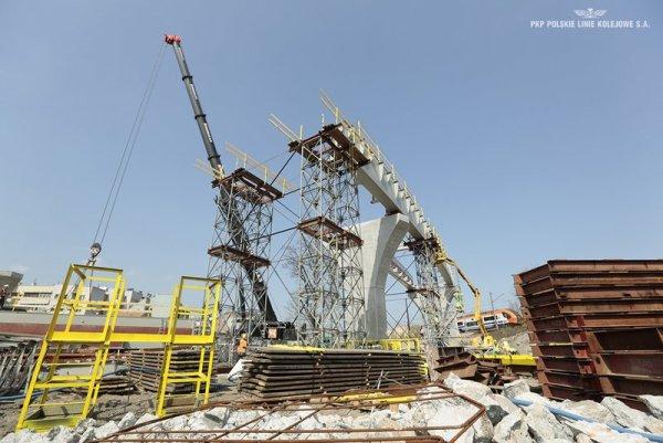 Łącznica kolejowa w Krakowie nabiera kształtów