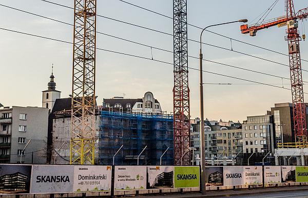 Rośnie biurowiec Dominikańska we Wrocławiu