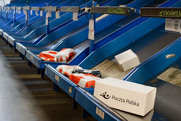 Poczta Polska chce być bardziej terminowa, buduje drugą warszawską sortownię