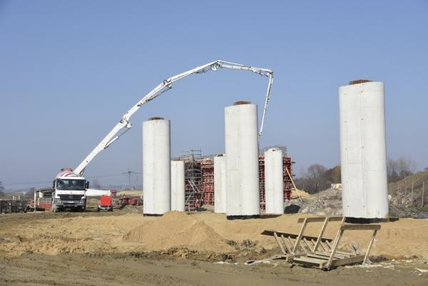Przyspieszają prace na budowie trzeciego odcinka S5