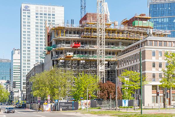 W Warszawie rośnie 174-metrowy biurowiec The Bridge (wideo)