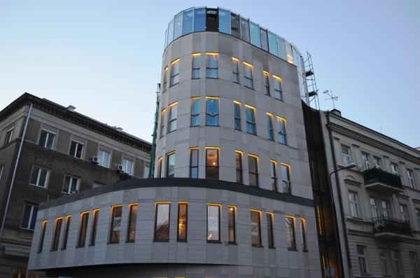 Biurowiec Kopernika 21 odsłonił elewację