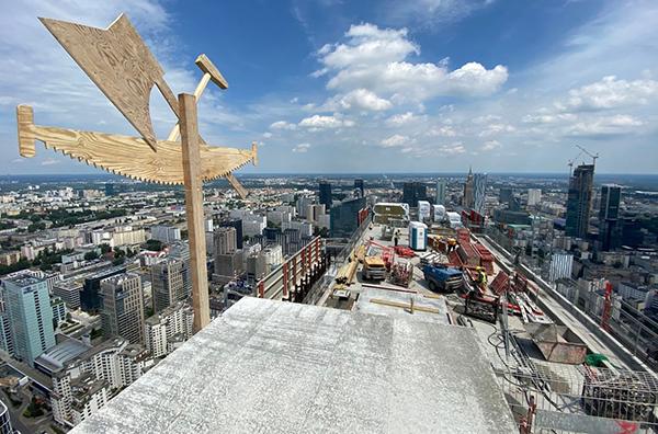 Warsaw Unit sięgnął 200 metrów wysokości