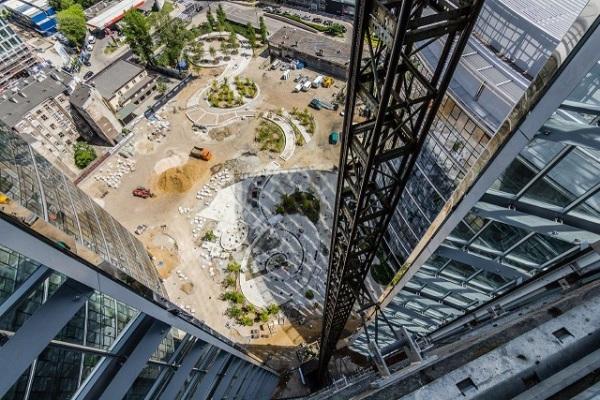 Plac Europejski rozkwita