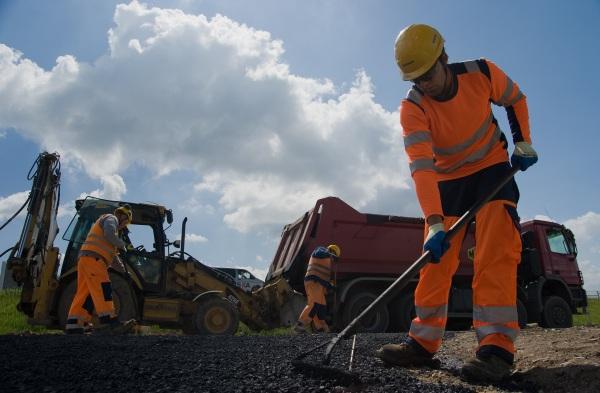 Skanska rekrutuje na potęgę