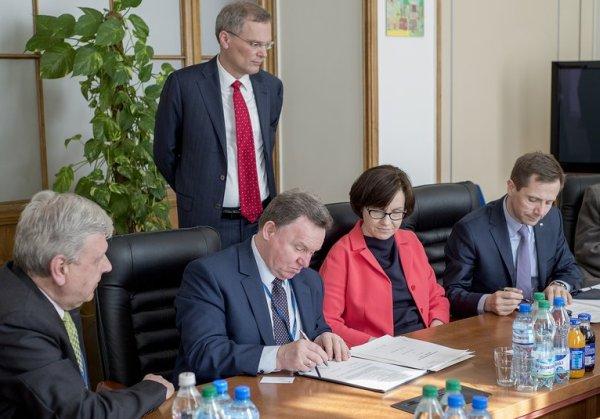 250 mln euro pożyczki dla PKP PLK