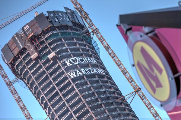 Warsaw Spire obrasta w szklaną elewację