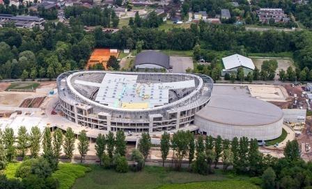 Gotowa połowa dachu Hali Gliwice