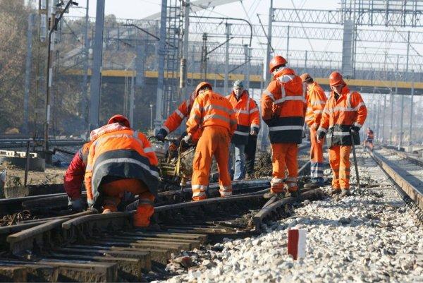 Prace przy linii kolejowej na odcinku Warszawa - Grodzisk Mazowiecki na finiszu