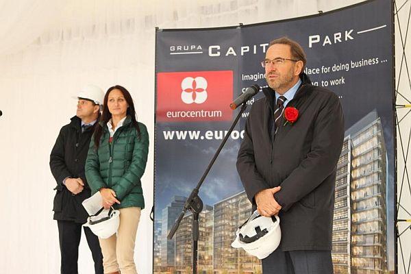 Na warszawskim biurowcu Eurocentrum Office Complex zawisła wiecha