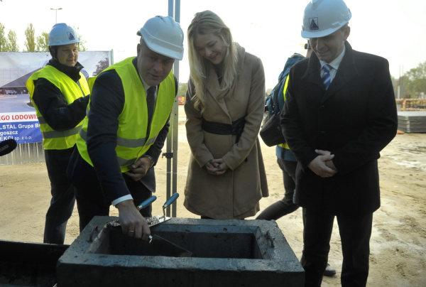 Rosną fundamenty lodowiska w Bydgoszczy