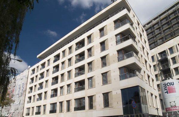 Solec Residence - powstaje elewacja ostatniego budynku