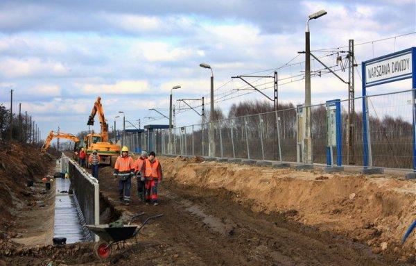 Stacje Warszawa Okęcie i Piaseczno w modernizacji