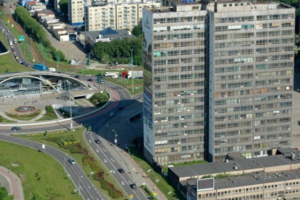 Trwa rozbiórka biurowca DOKP w Katowicach