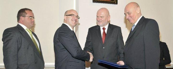 Podpisano umowę w sprawie budowy mostu w Toruniu