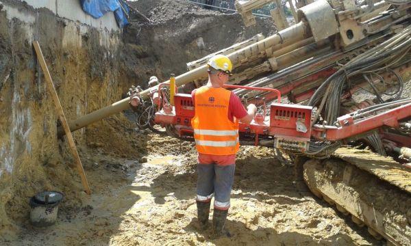 Powstają fundamenty pod biurowiec .KTW